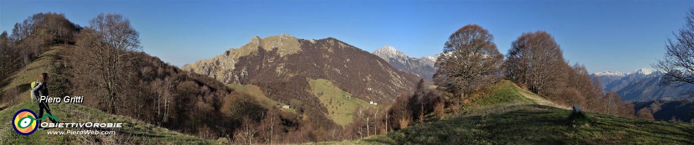 29 Panorama dalla Cima di Redondello verso il Due Mani e dintorni.jpg